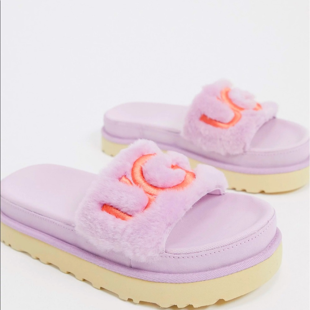 New UGG Laton flufy flatform logo slides in pink